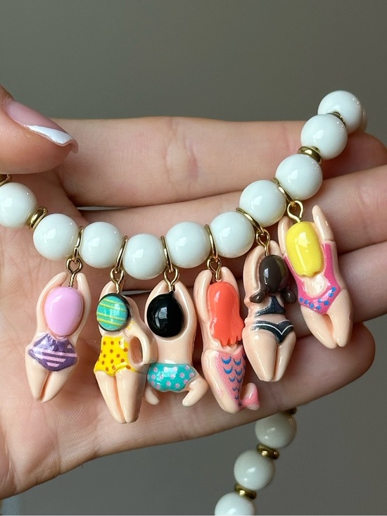 Anthropologie Jewelry - New! Beach Babes Bikini Girls Necklace